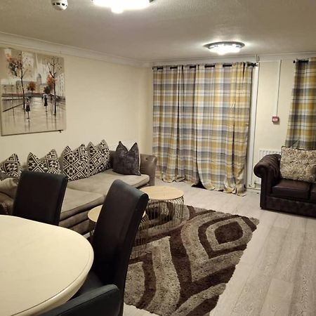 Elegant Devon Villa ลูตัน ภายนอก รูปภาพ
