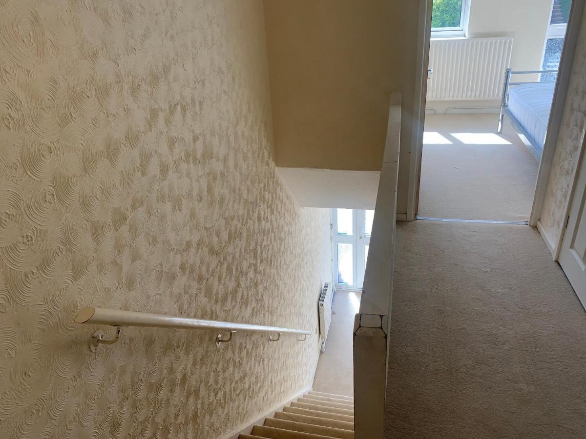Elegant Devon Villa ลูตัน ภายนอก รูปภาพ
