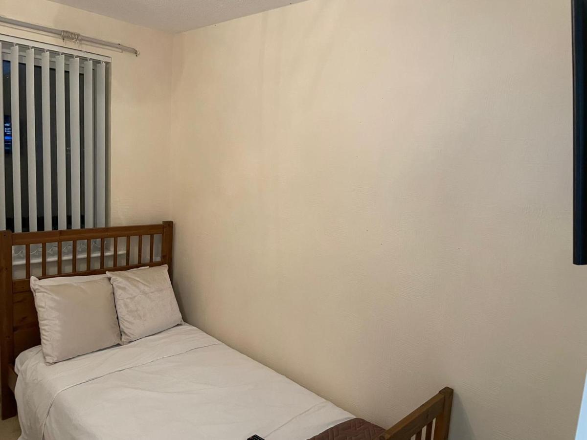 Elegant Devon Villa ลูตัน ภายนอก รูปภาพ