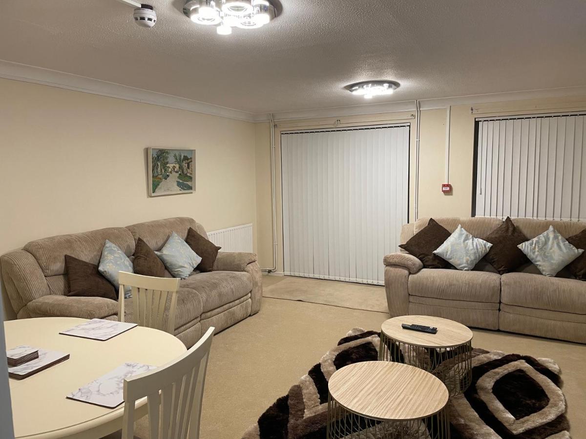 Elegant Devon Villa ลูตัน ภายนอก รูปภาพ